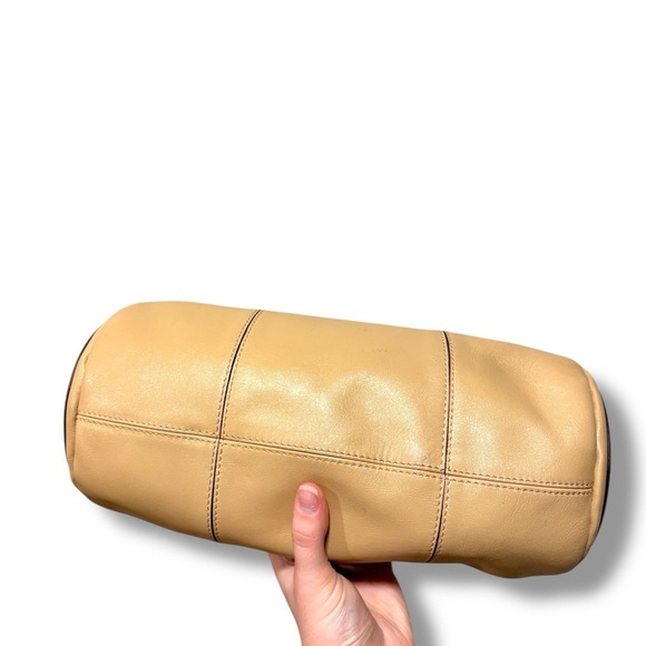 Manu Atlier Cylinder Chic Tan Leather Barrel Bag - Picture 5 of 9